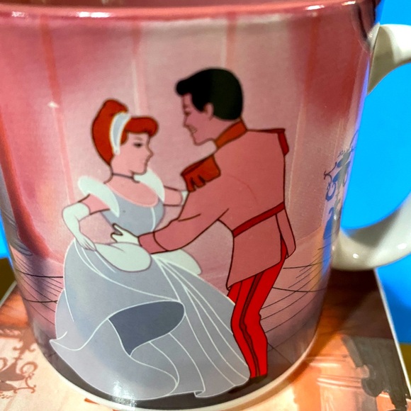 WALT DISNEY’S CLASSIC CINDERELLA VTG 1990’s DISNEY STORE EXCLUSIVE CERAMIC MUG - Picture 3 of 14